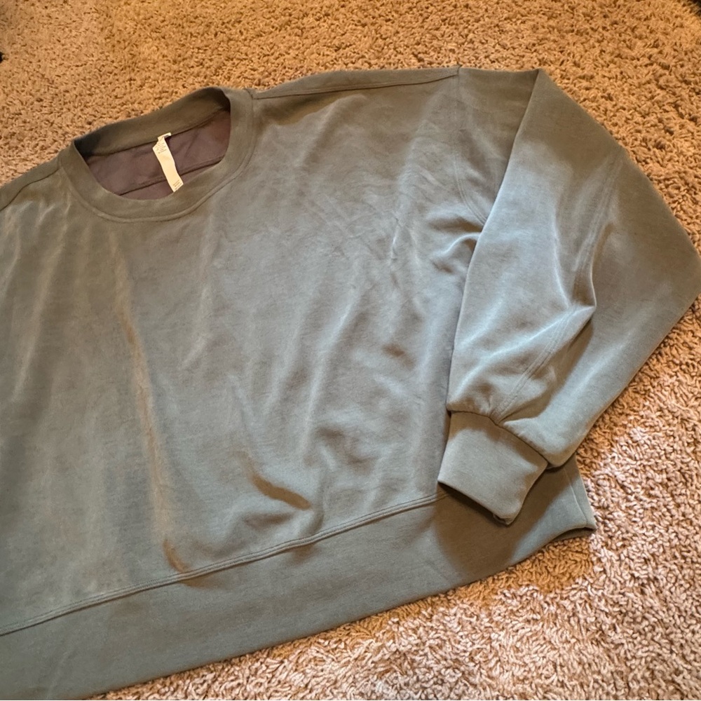 lululemon Softstreme Crew **spots** - Picture 5 of 11